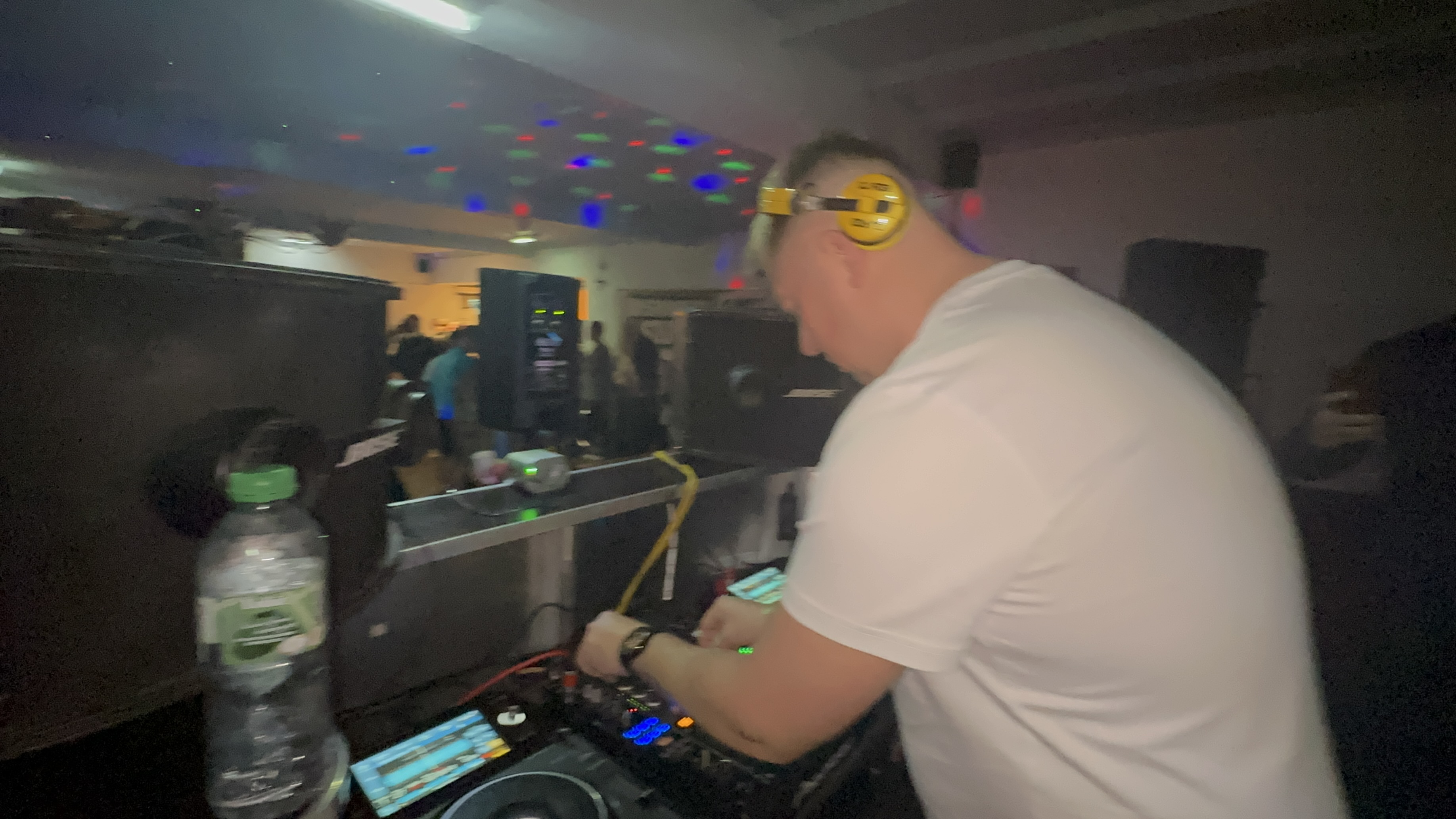 DJ ADS